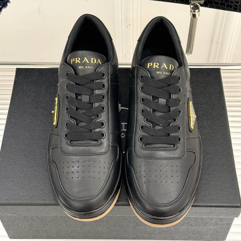 Triangle Badge Flat Lace-up Sneakers With Perforated Toe S265505