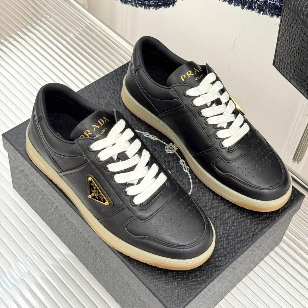 Triangle Badge Flat Lace-up Sneakers With Perforated Toe S265505