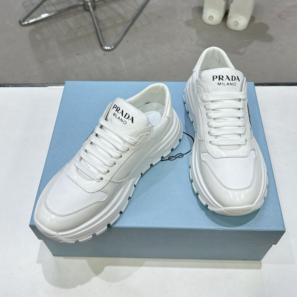 Smooth Leather Fabric Patchwork Triangle Logo Chunky Sole Sneakers S283411