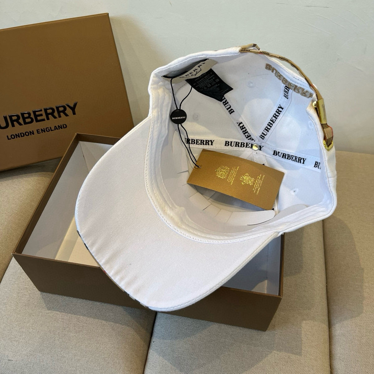 Embroidered Knight Motif Baseball Cap U310516