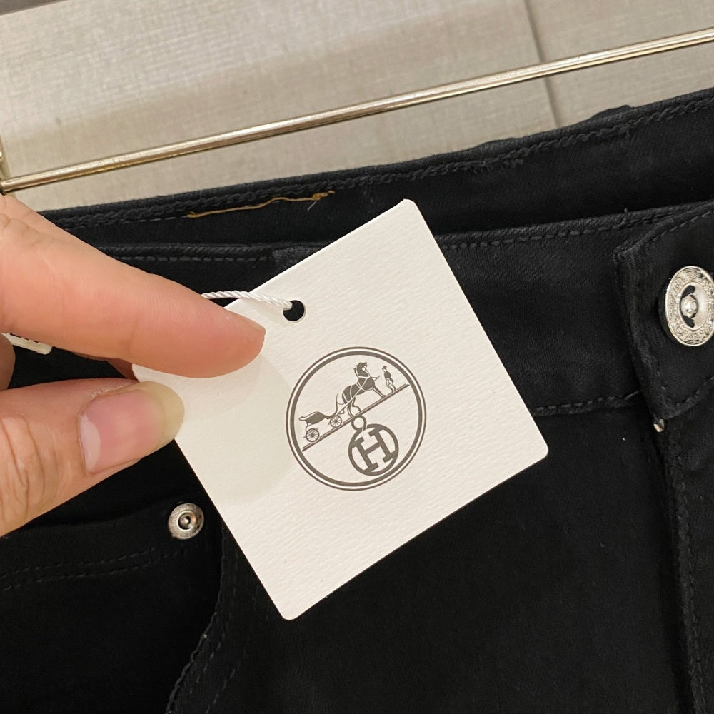 Back Pocket Subtle Printed Solid Black Straight Denim Jeans P141004