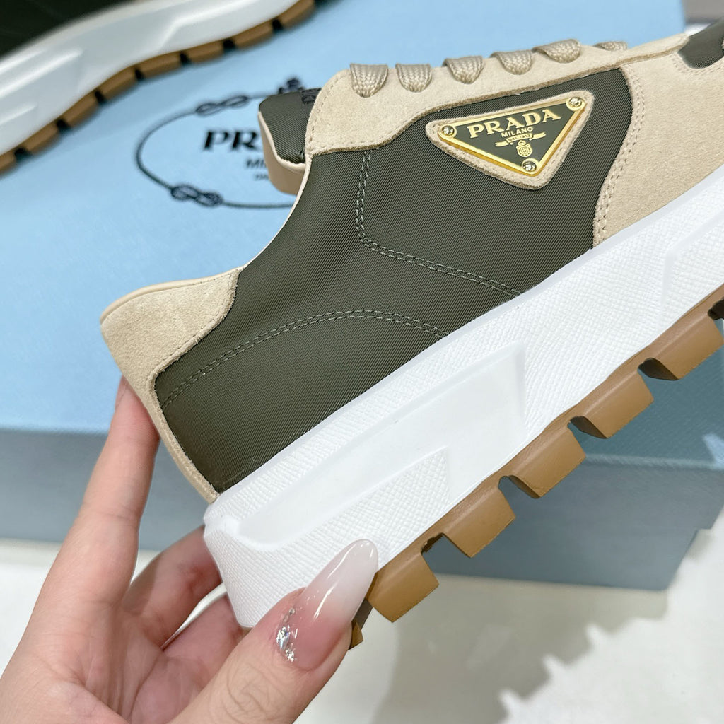 Suede Fabric Patchwork Triangle Logo Chunky Sole Sneakers S283410