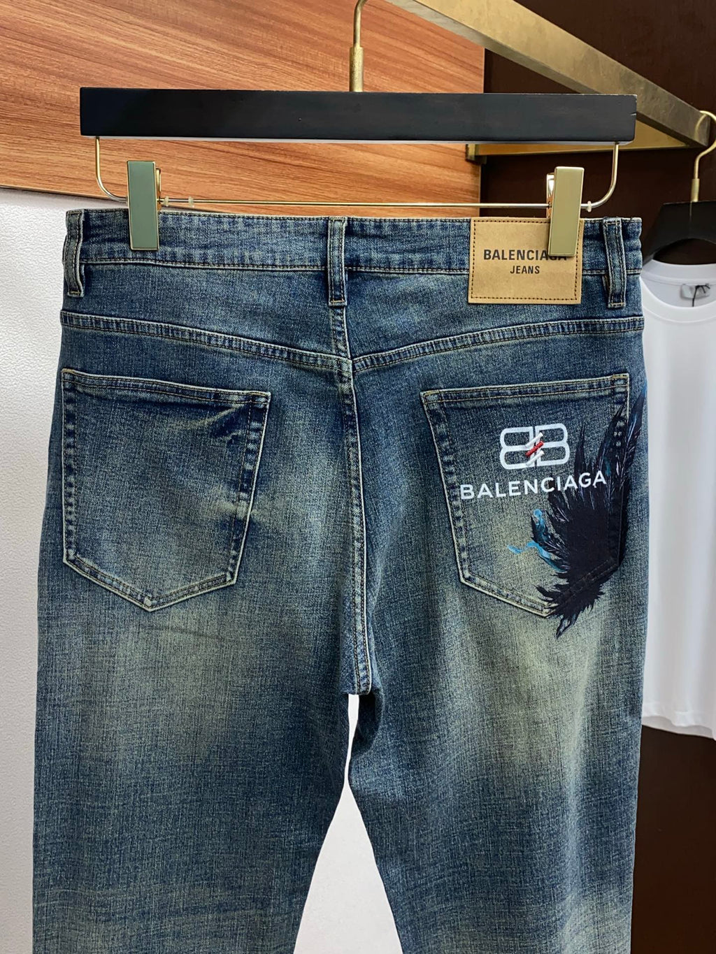 Vintage Dark Fade Feather Print BB Logo Jeans V260804