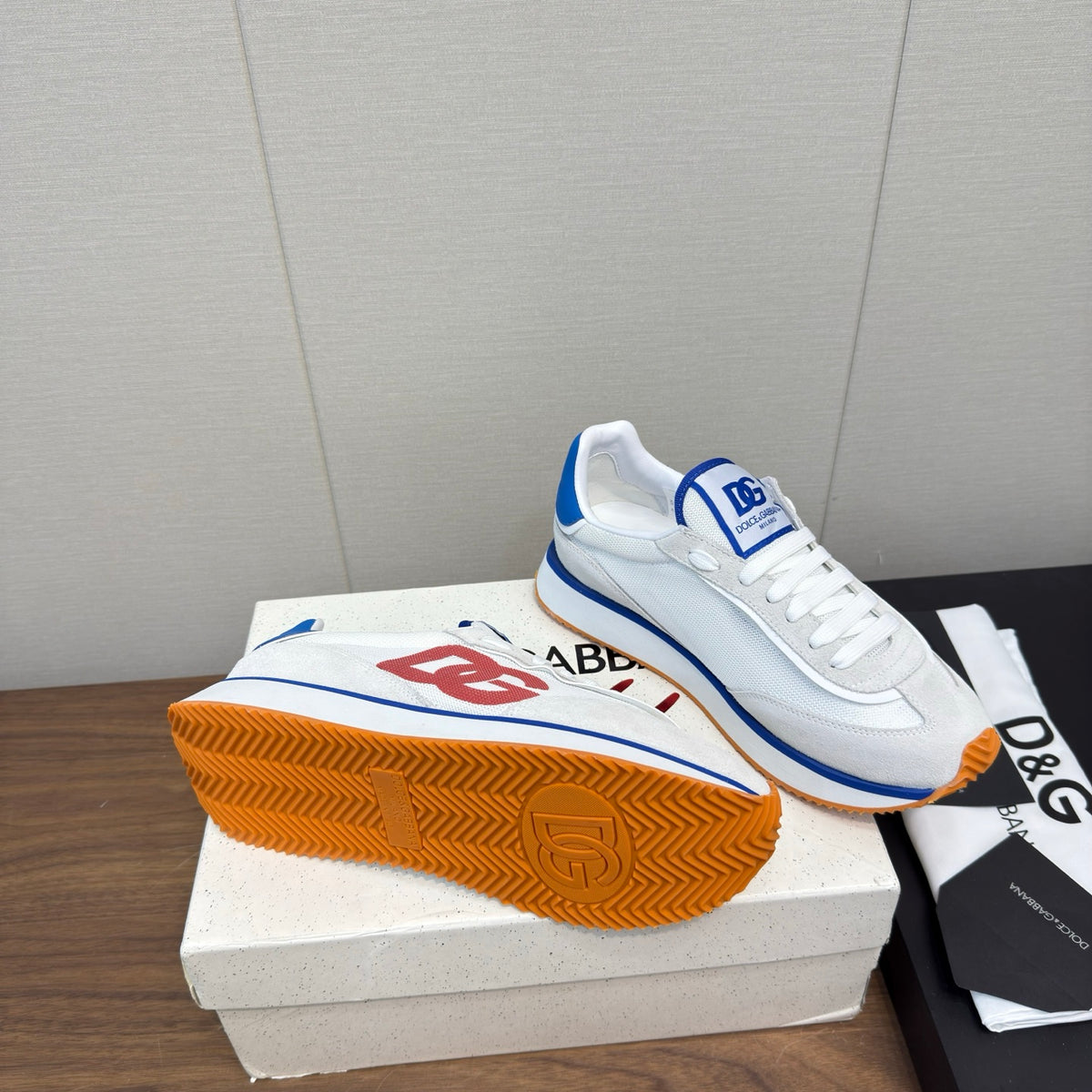 Men's Retro Low-Top Sneakers NE190102