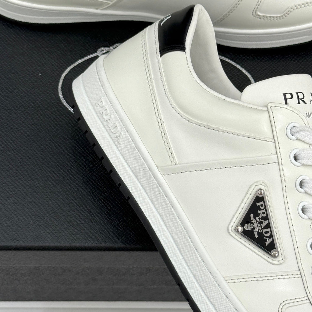 Triangle Badge Flat Lace-up Sneakers With Perforated Toe S265505