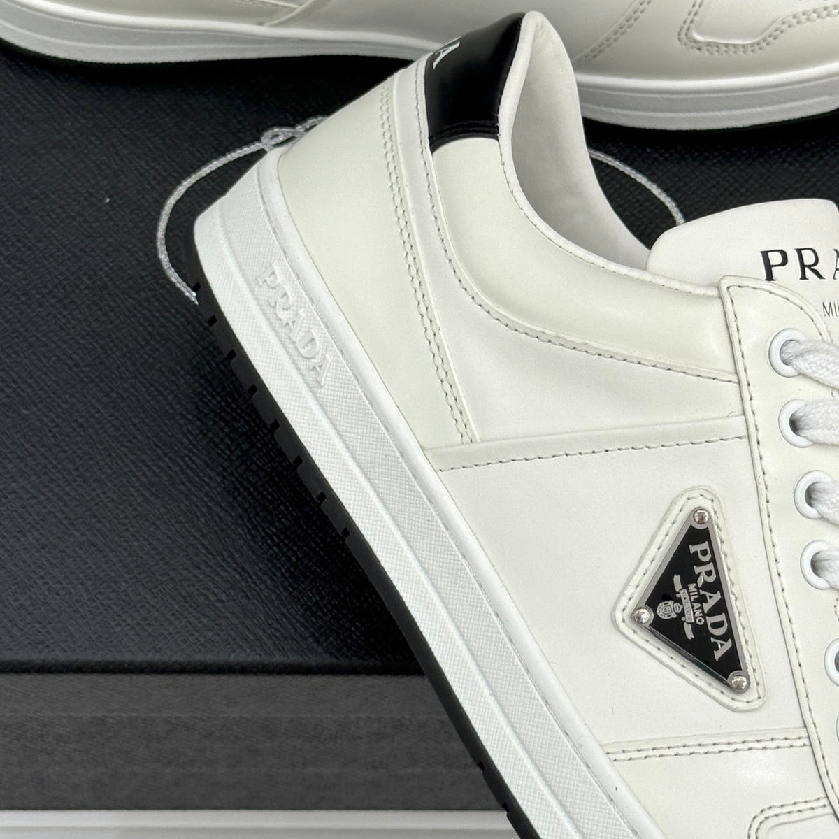 Triangle Badge Flat Lace-up Sneakers With Perforated Toe S265505