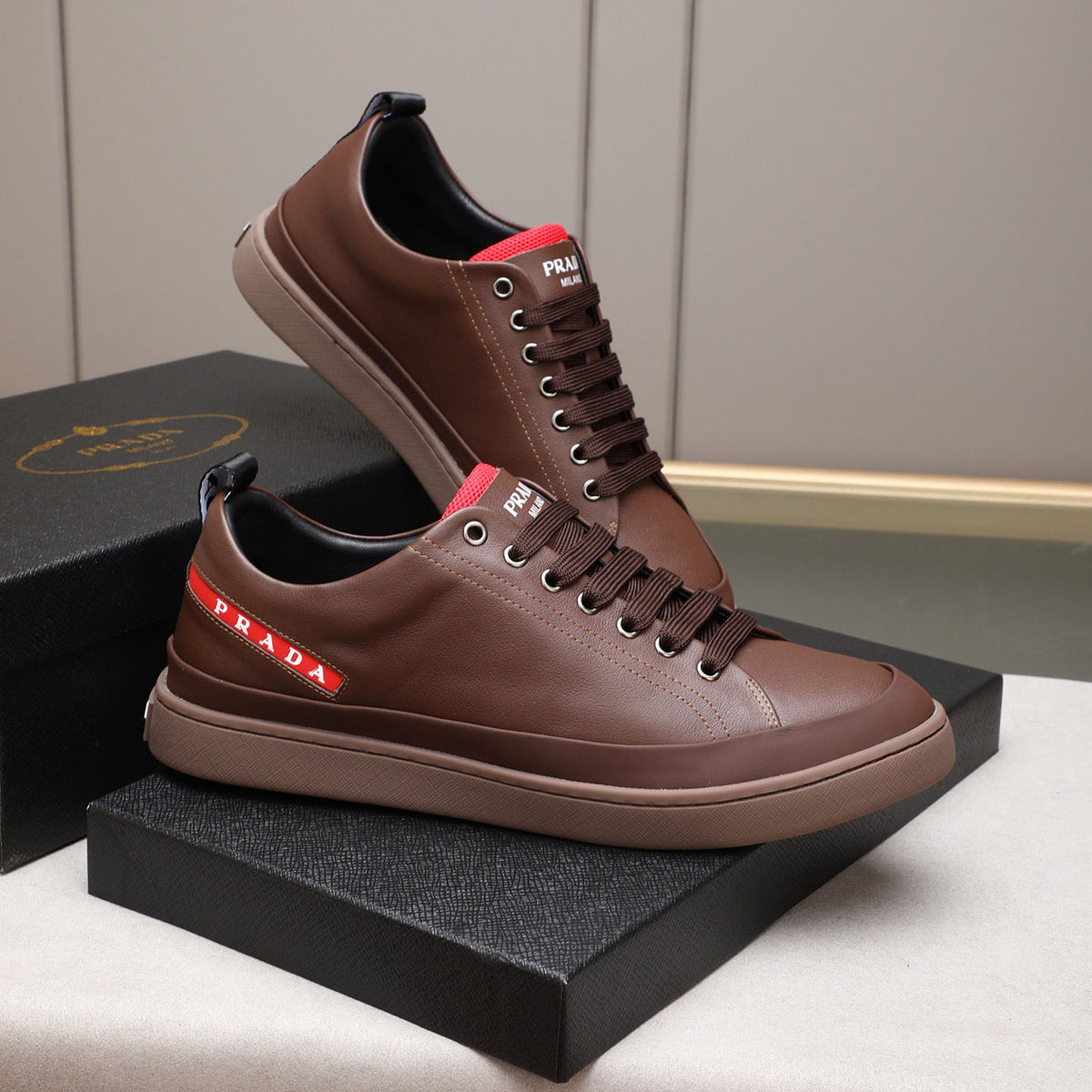 Red Side Label Leather Low Top Sneakers S283408