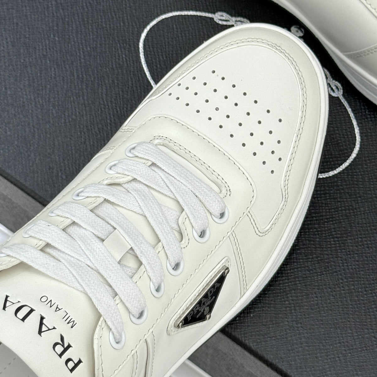 Triangle Badge Flat Lace-up Sneakers With Perforated Toe S265505