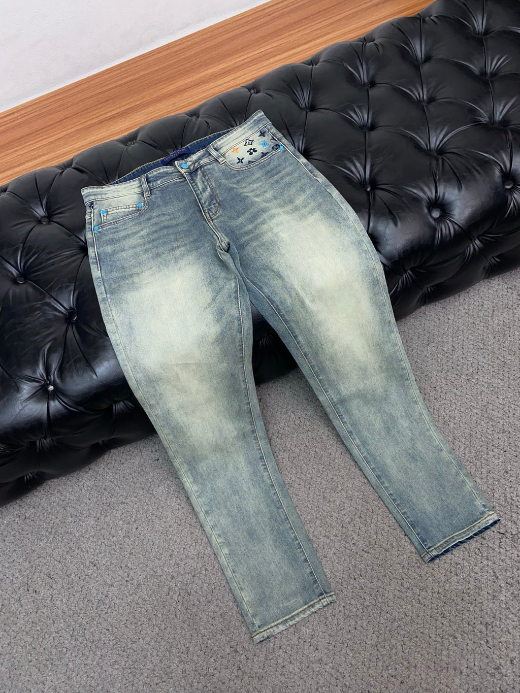 Vintage Fade Multi-Tone Floral Embroidery Jeans E260945