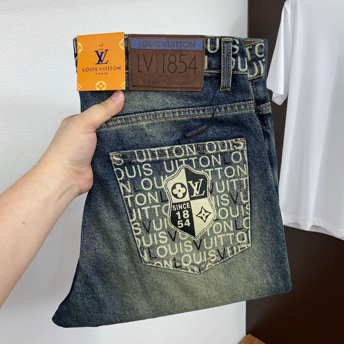 Back Pocket Shield Badge Letter Printed Vintage Denim Jeans R260544