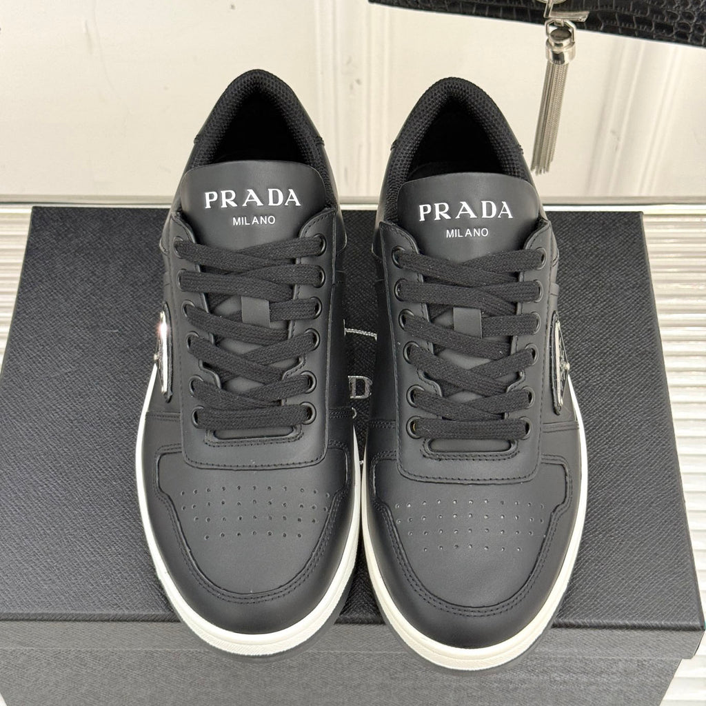 Triangle Badge Flat Lace-up Sneakers With Perforated Toe S265505