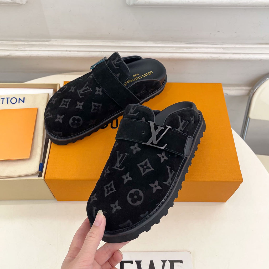 Embossed Pattern Adjustable Strap Mule Clogs S283419