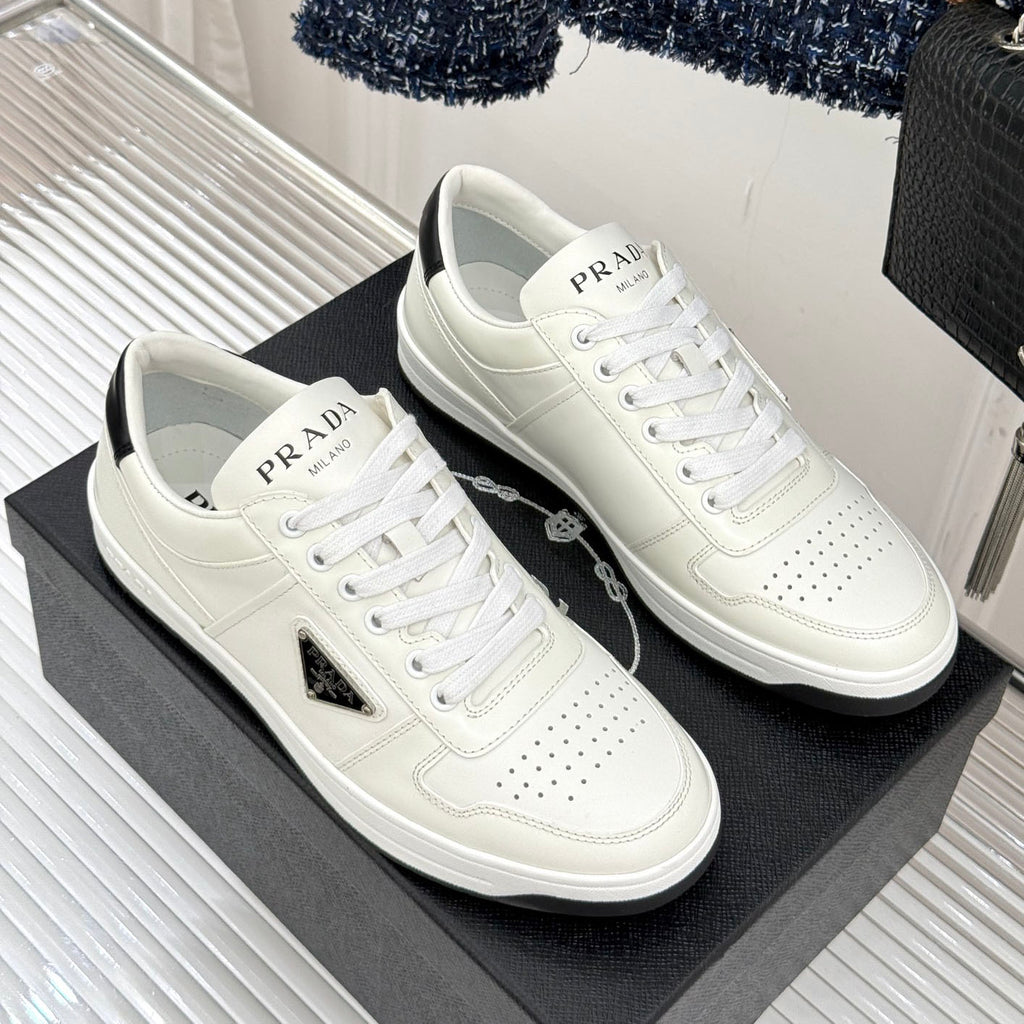 Triangle Badge Flat Lace-up Sneakers With Perforated Toe S265505