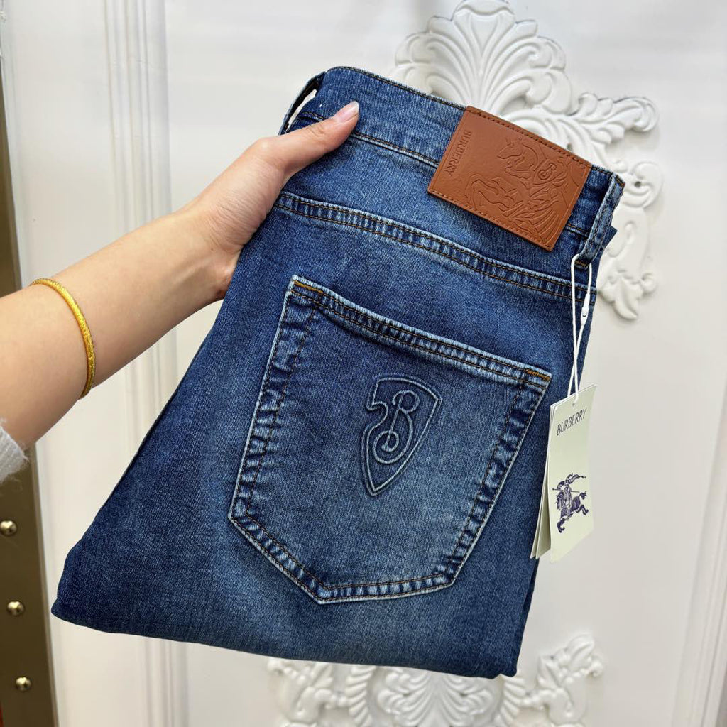 Deep Blue Wash Embossed Shield Jeans E260909