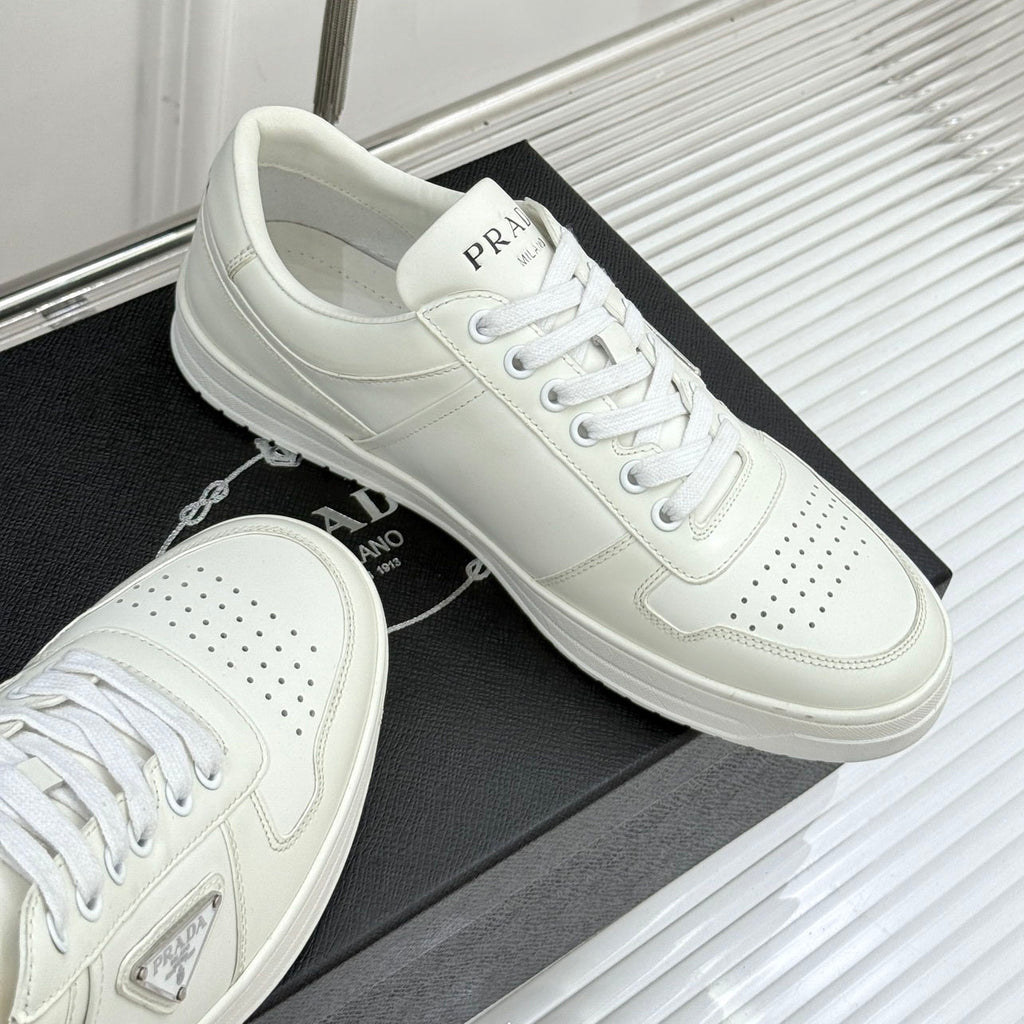 Triangle Badge Flat Lace-up Sneakers With Perforated Toe S265505