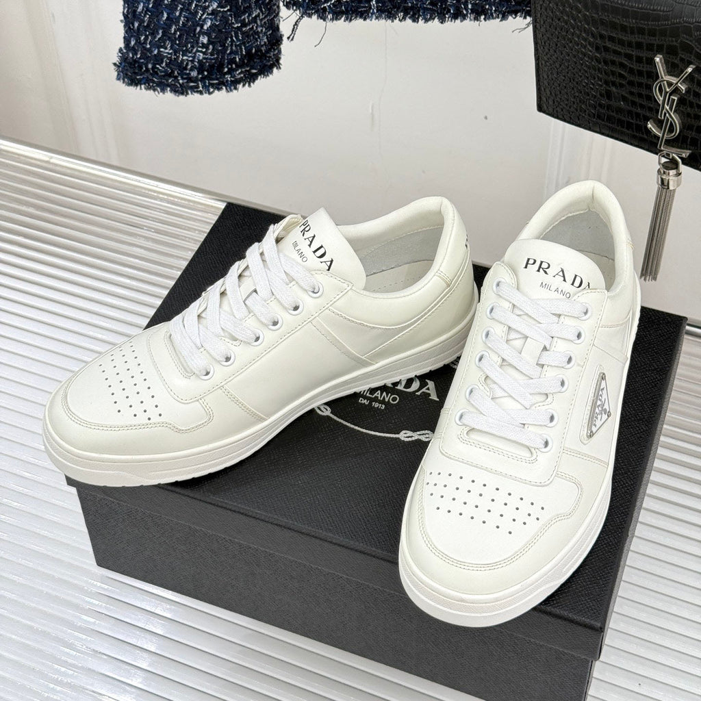 Triangle Badge Flat Lace-up Sneakers With Perforated Toe S265505
