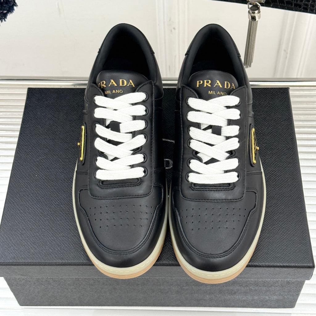 Triangle Badge Flat Lace-up Sneakers With Perforated Toe S265505