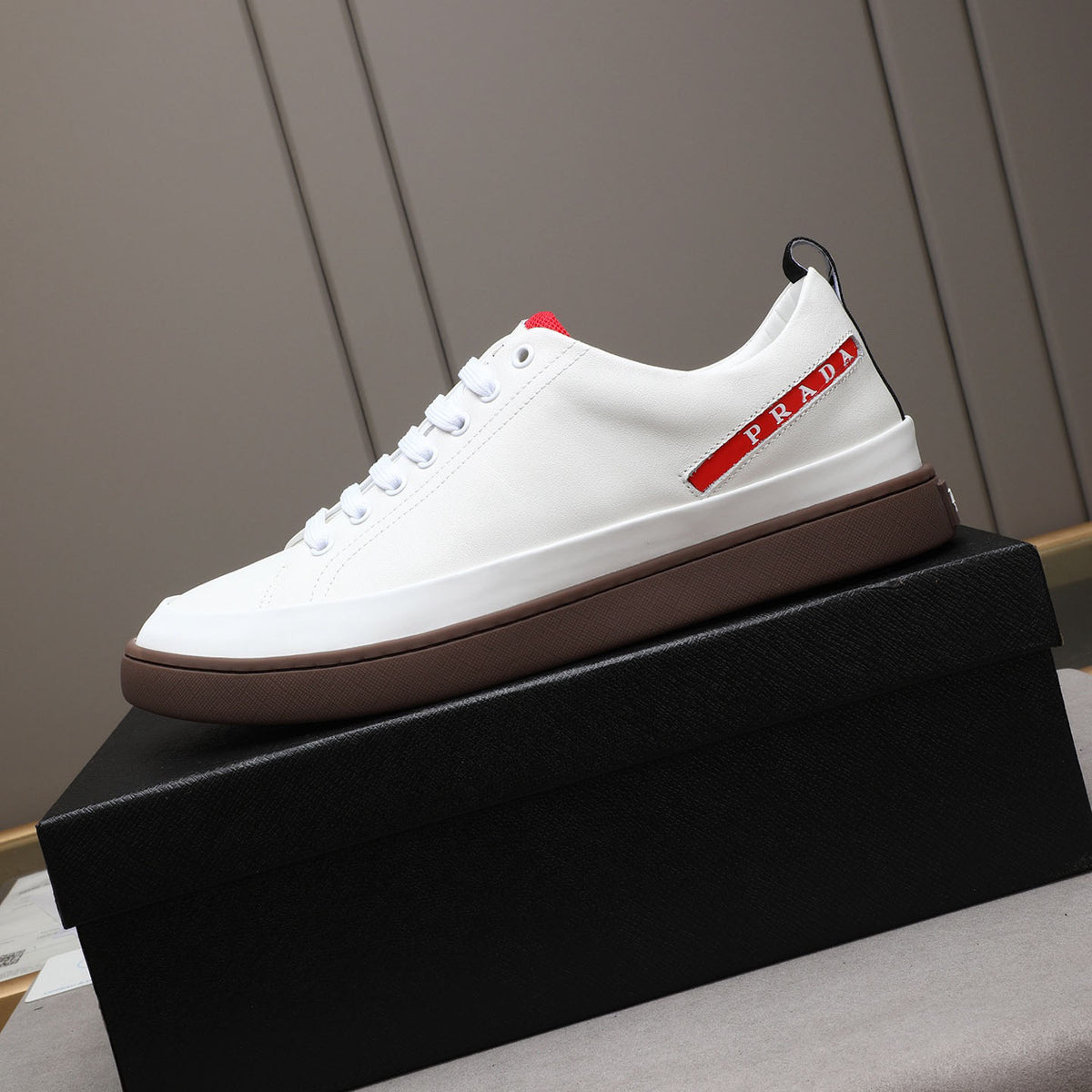 Red Side Label Leather Low Top Sneakers S283408