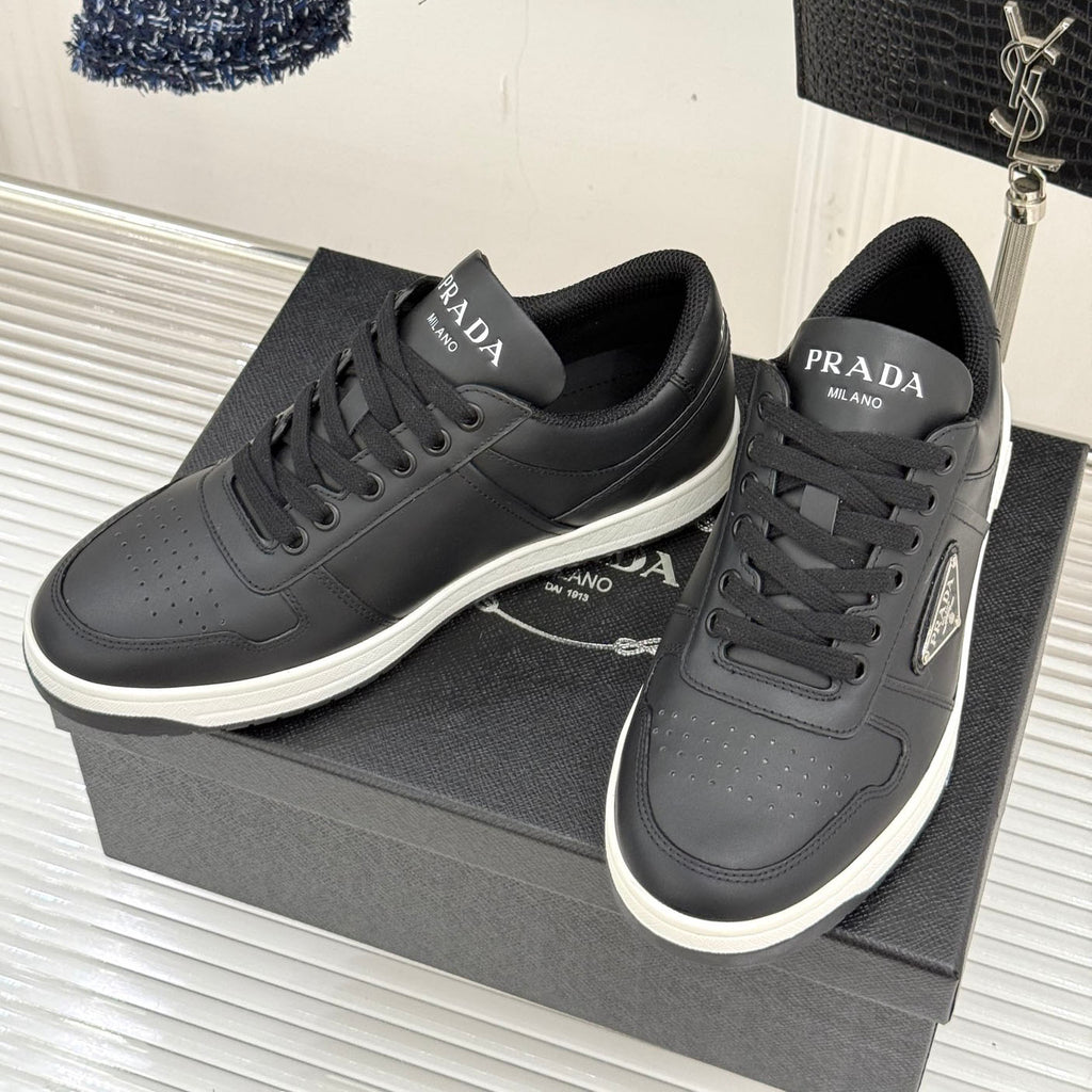 Triangle Badge Flat Lace-up Sneakers With Perforated Toe S265505