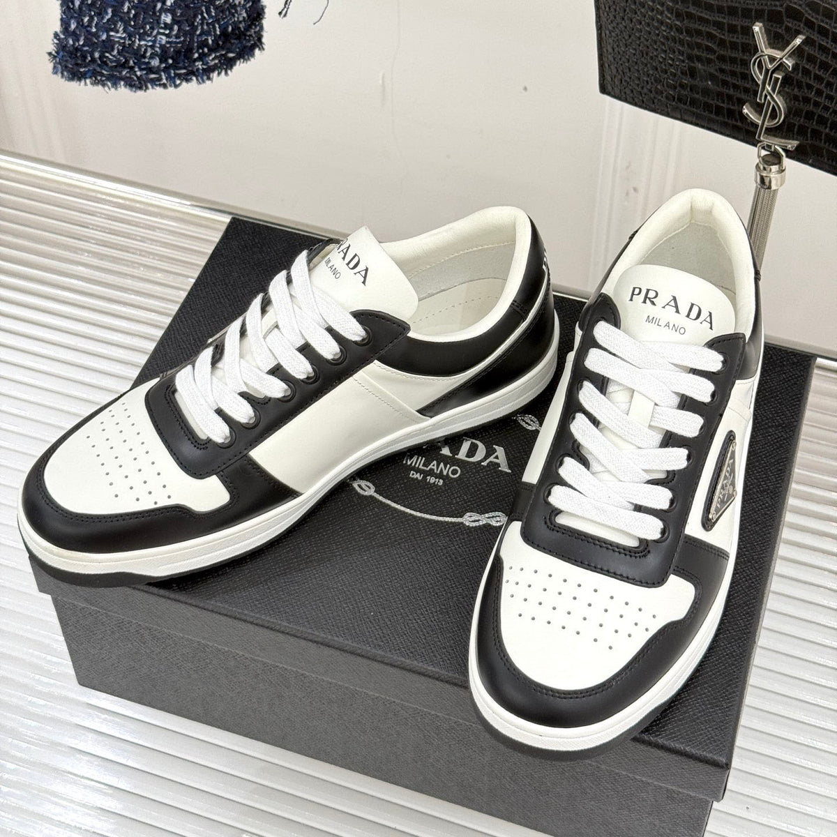 Triangle Badge Flat Lace-up Sneakers With Perforated Toe S265505