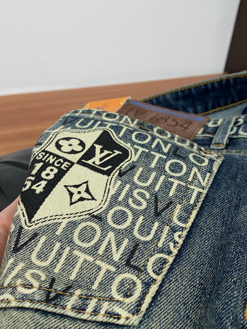 Back Pocket Shield Badge Letter Printed Vintage Denim Jeans R260544