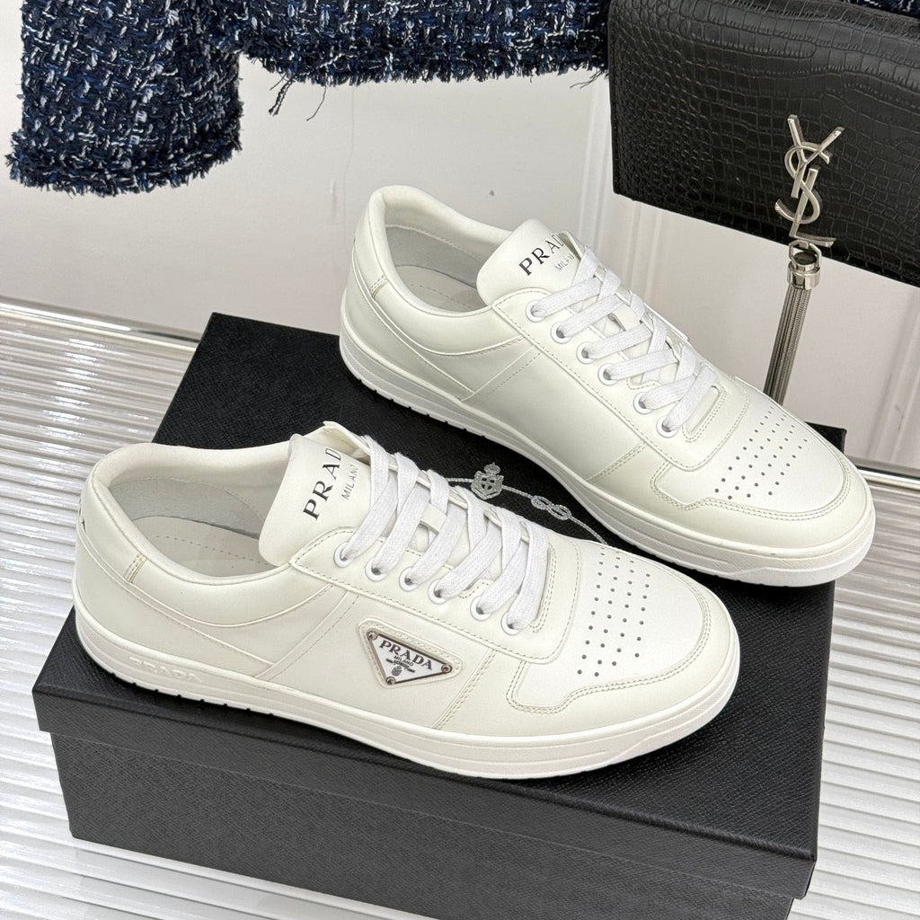 Triangle Badge Flat Lace-up Sneakers With Perforated Toe S265505