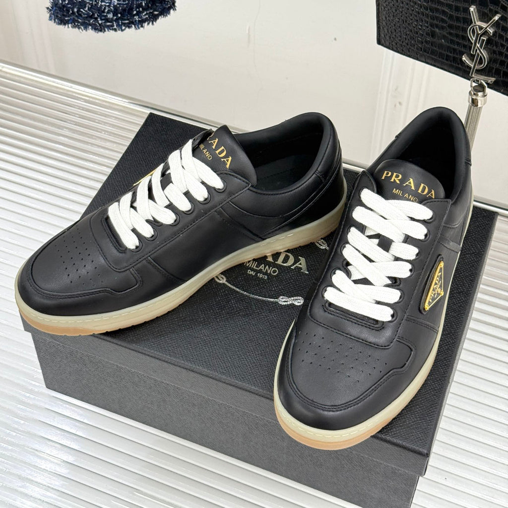 Triangle Badge Flat Lace-up Sneakers With Perforated Toe S265505