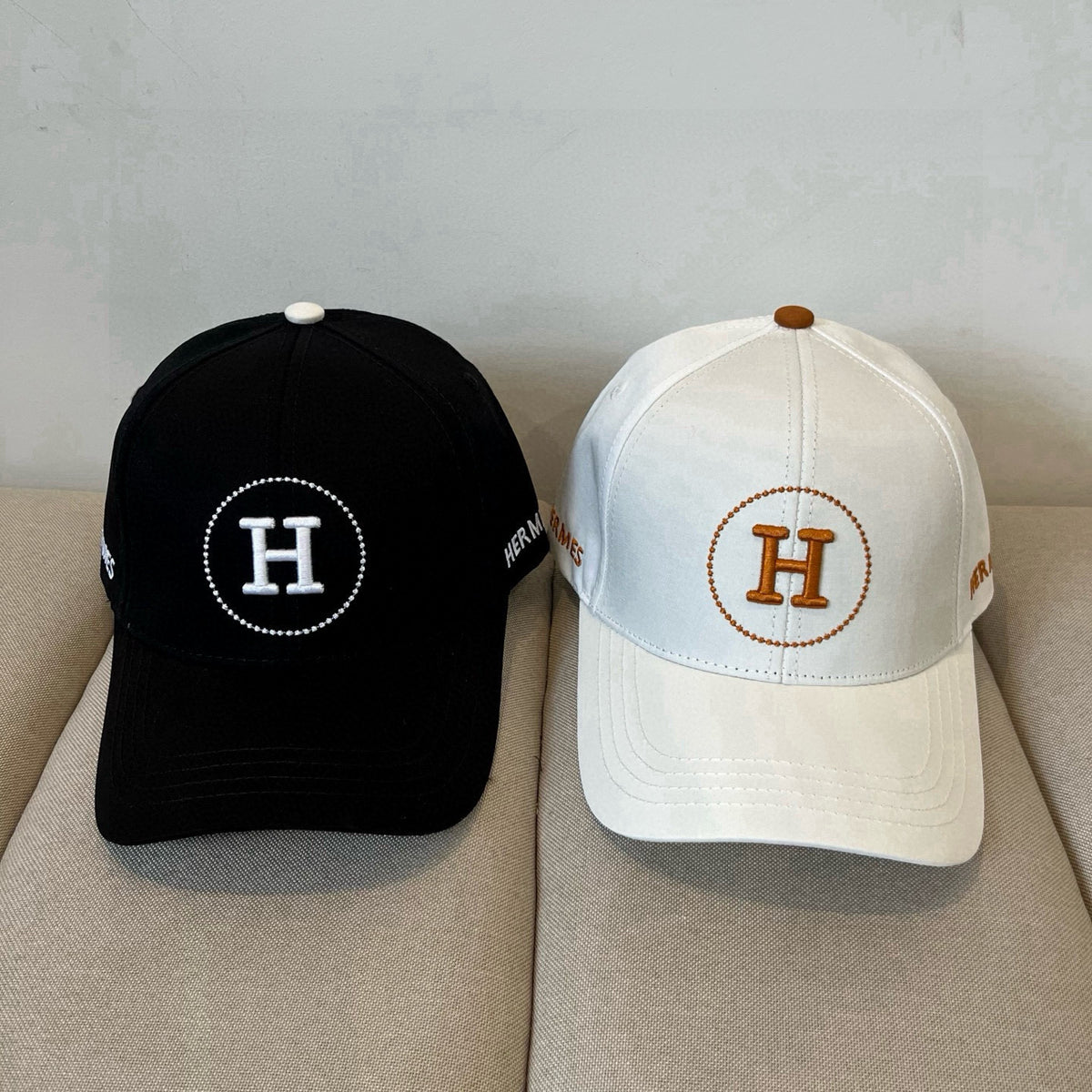 Circle Frame Letter H Embroidery Baseball Cap G103008