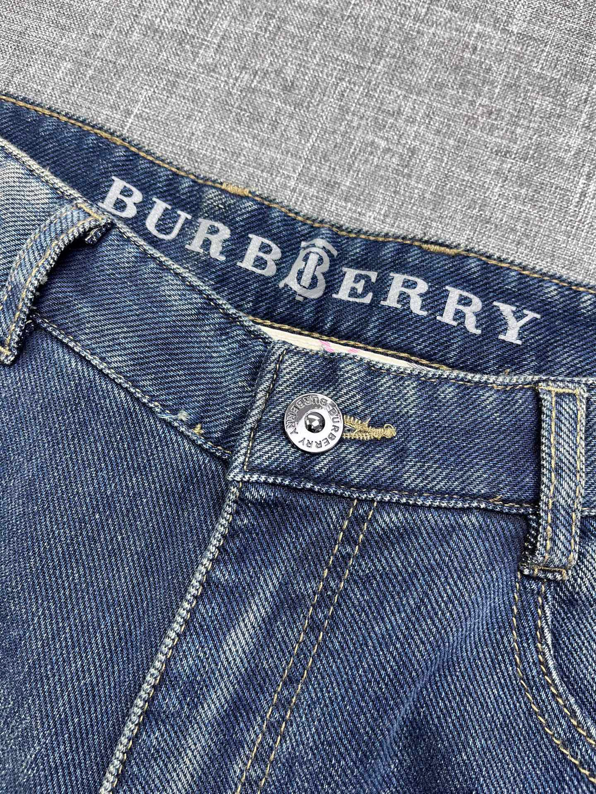 Vintage Fade Blue Embossed Text Jeans M260721