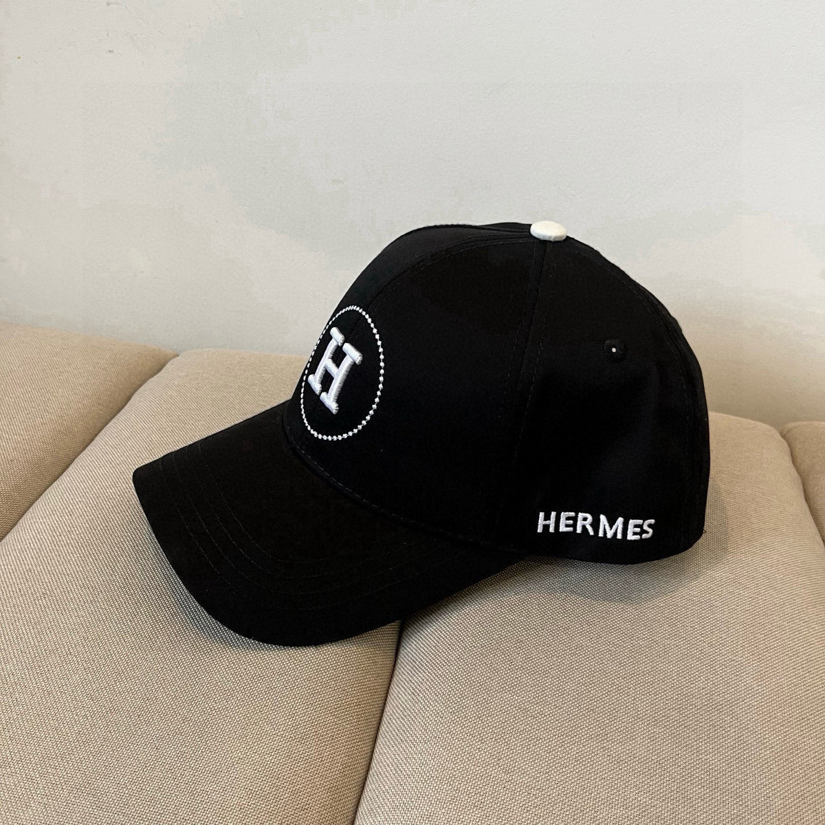 Circle Frame Letter H Embroidery Baseball Cap G103008