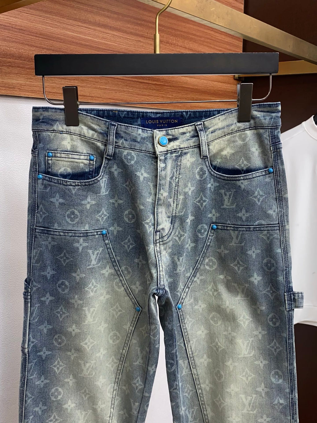 Vintage Fade Allover Floral Print Jeans E260948
