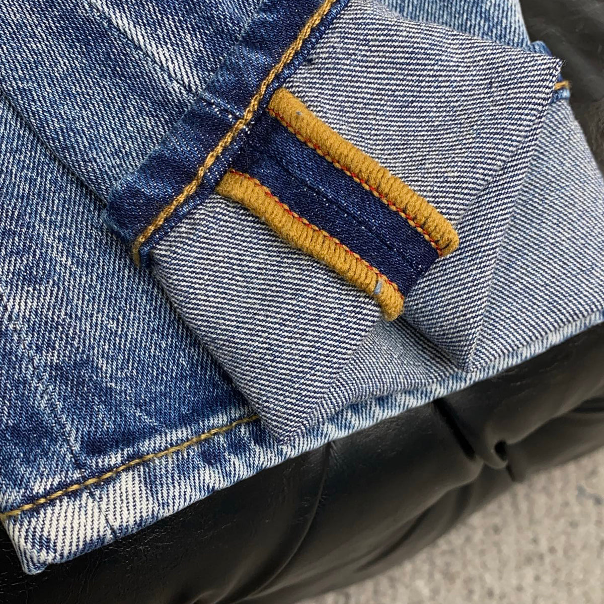 Crest Crown Embroidery Slim Denim E260936