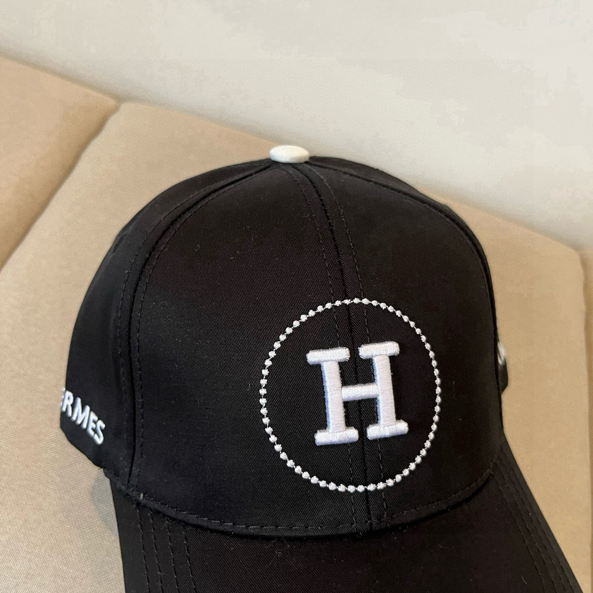 Circle Frame Letter H Embroidery Baseball Cap G103008