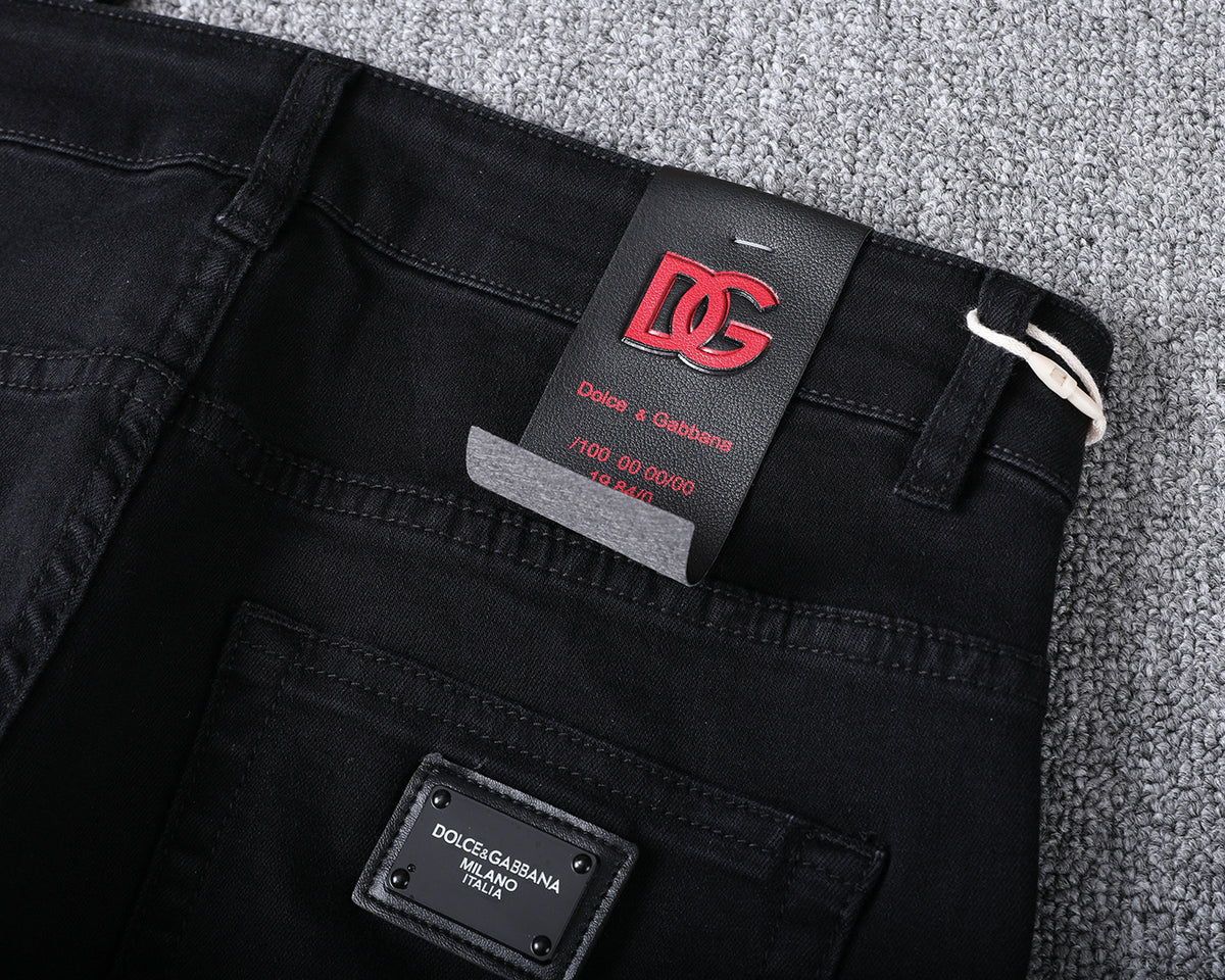 Solid Black Wash Metal Logo Plate Jeans V260814