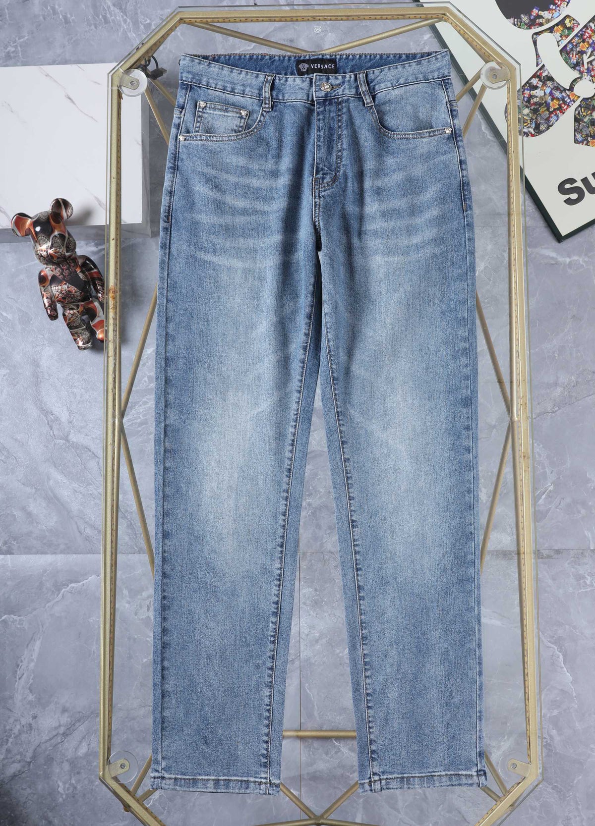 Light Wash Round Medusa Crest Jeans E260918