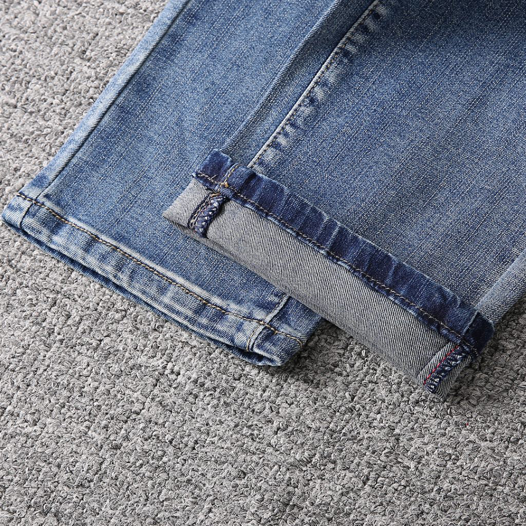 Light Wash Logo Embossed Mens Jeans E260927