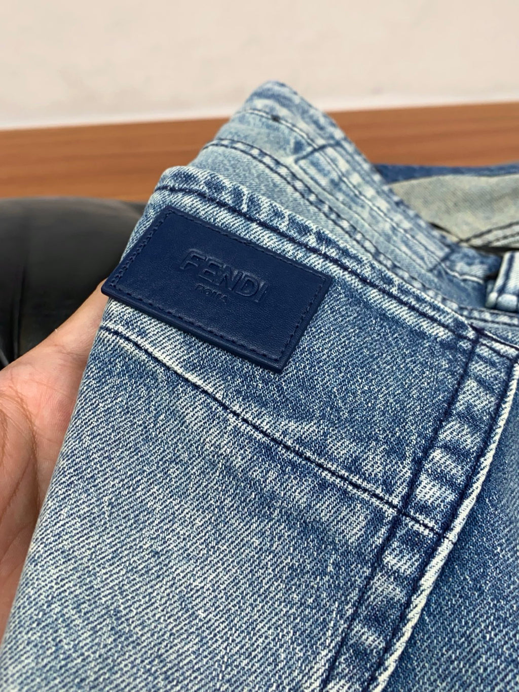 Vintage Faded Blue Leather Patch Jeans E260943