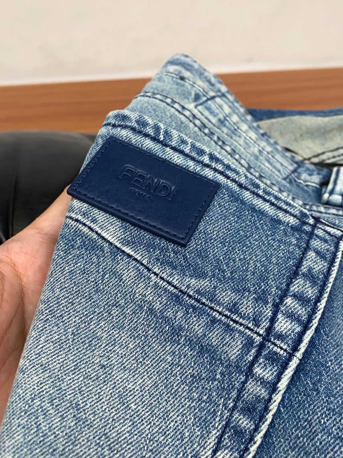 Vintage Faded Blue Leather Patch Jeans E260943