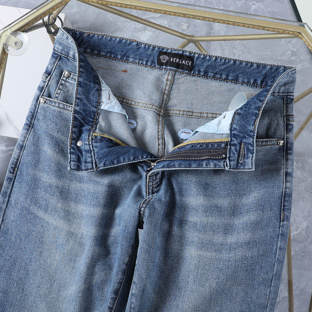 Light Wash Round Medusa Crest Jeans E260918