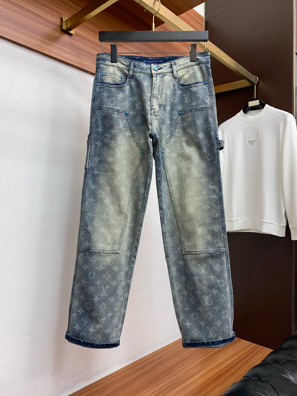 Vintage Fade Allover Floral Print Jeans E260948