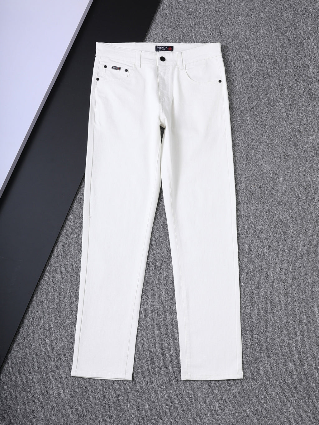 Clean White Denim With Triangle Badge V260831