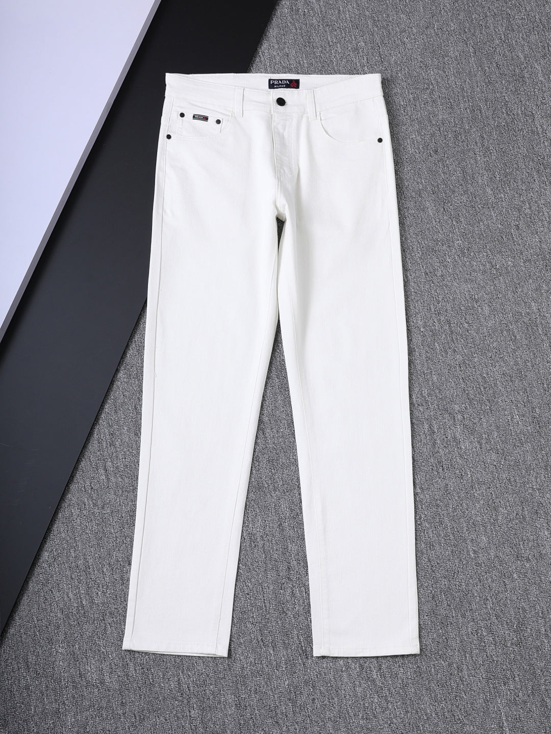 Clean White Denim With Triangle Badge V260831