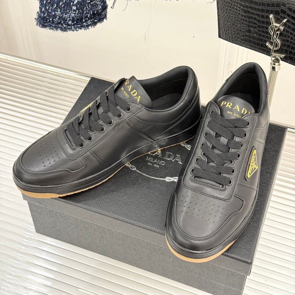 Triangle Badge Flat Lace-up Sneakers With Perforated Toe S265505
