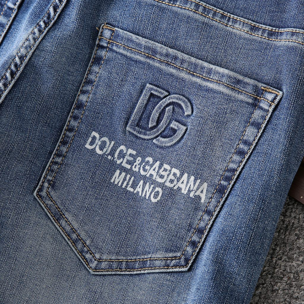 Light Wash Logo Embossed Mens Jeans E260927