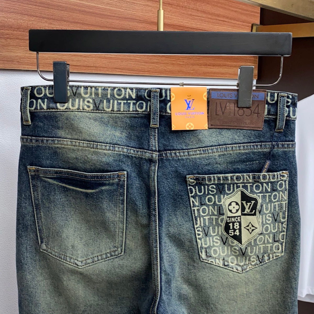 Back Pocket Shield Badge Letter Printed Vintage Denim Jeans R260544