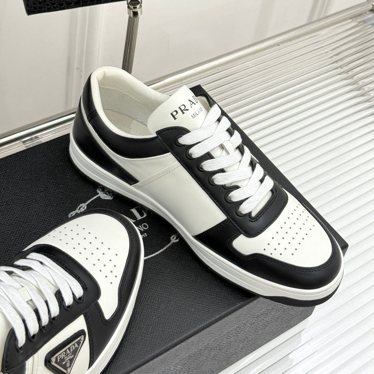 Triangle Badge Flat Lace-up Sneakers With Perforated Toe S265505