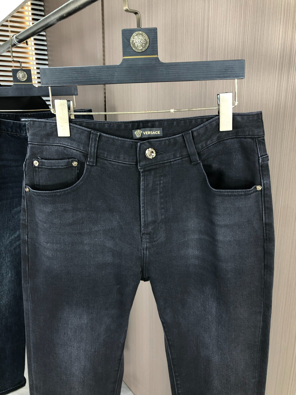 Men Solid Black Embroidered Medusa Slim Denim Pants C261048