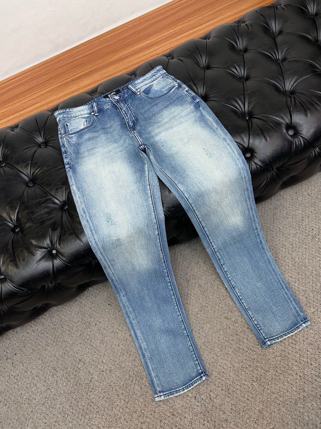 Vintage Faded Blue Leather Patch Jeans E260943