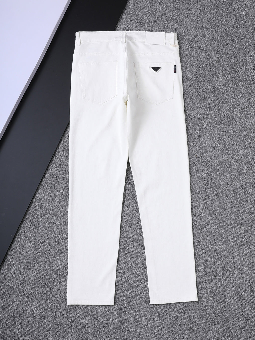 Clean White Denim With Triangle Badge V260831