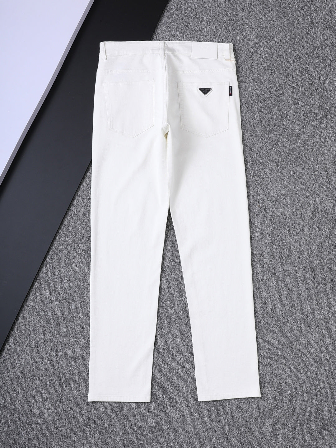 Clean White Denim With Triangle Badge V260831